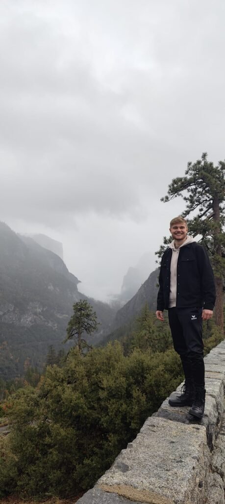 Über mich 3 Sudermann-Webdesign Michael Yosemite Sudermann-Webdesign https://sudermann-webdesign.de/wp-content/uploads/2025/12/cropped-ChatGPT-Image-26.-Dez.-2025-00_16_22.png